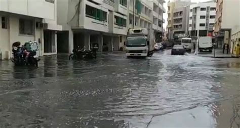 chaos  dubai roads  heavy morning rainfall lashed city roads roads traffic