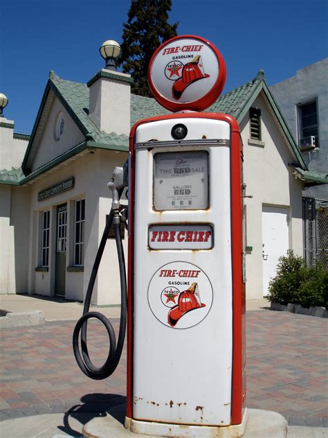 fileold gas pumpjpg wikimedia commons