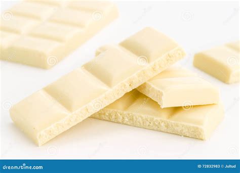 stokken van witte chocolade op wit stock afbeelding image  staaf vierkant