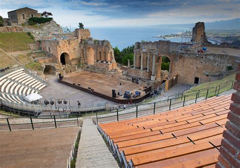 The Beautiful Greek Theatre In Taormina Wonders Of Sicily