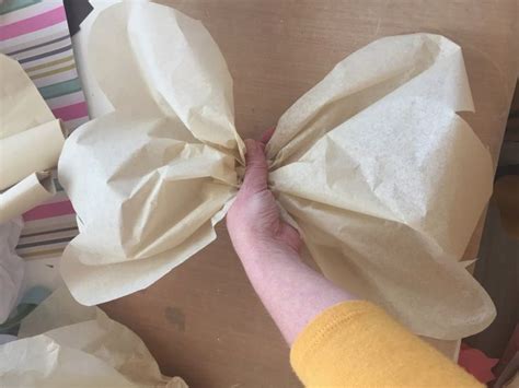how to make giant tissue paper flowers · the glitzy pear