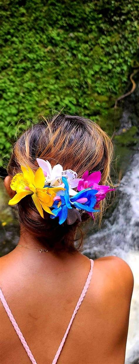 23 Hawaiian Hairstyles With Flowers Hairstyle Catalog