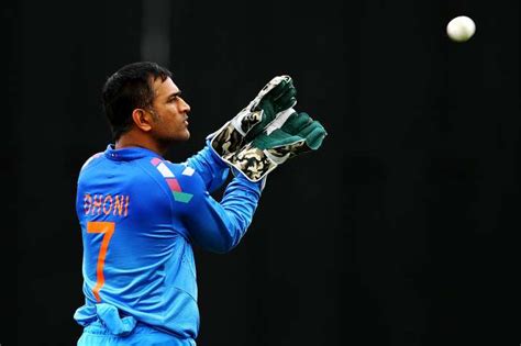 mastermind ms dhoni asked the team not to celebrate