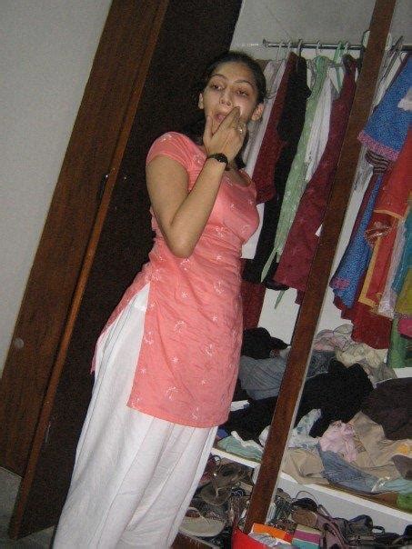 Hot Desi Girls Pictures Desi Wardrobe Malfunctions