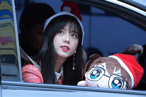 So Pretty Blackpink Jisoo Stuns In Red As She Leaves Inkigayo