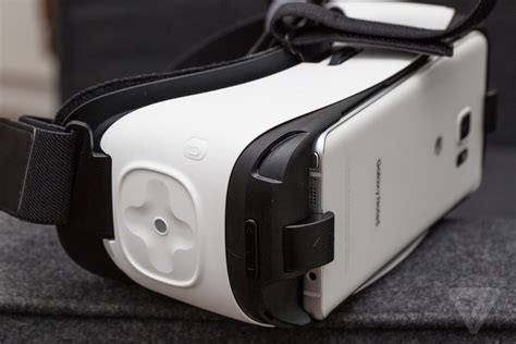 Virtually There The Hard Reality Of The Gear Vr The Verge