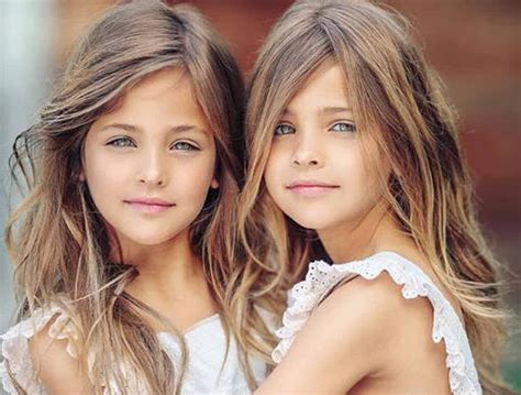 des sœurs identiques nées en 2010 ont grandi et sont devenues les plus belles jumelles du monde