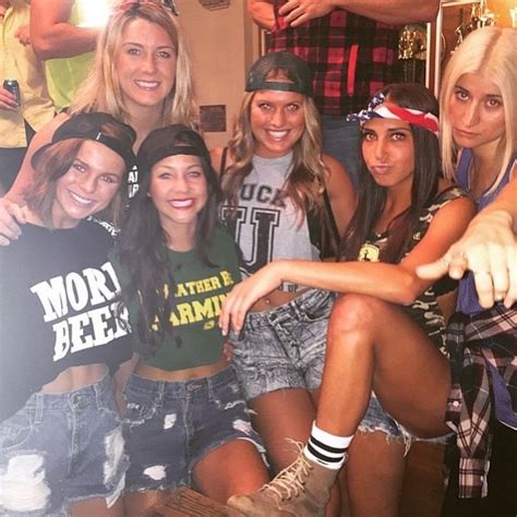 College Girls Know How To Look Hot And Have Fun 39 Pics