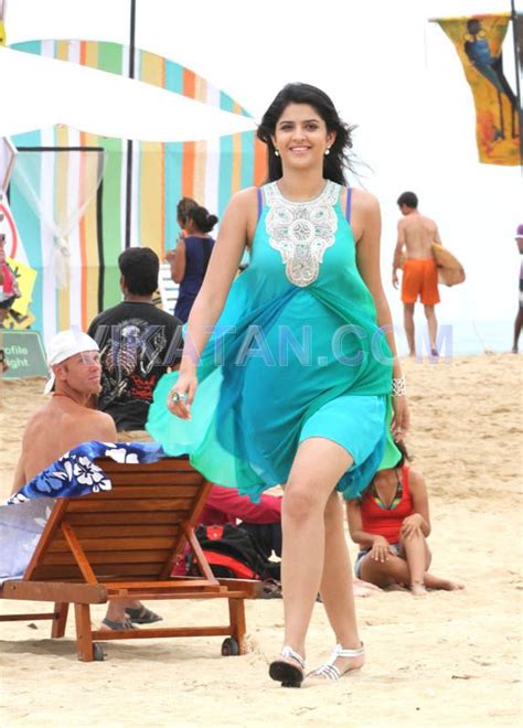 unseen tamil actress images pics hot rajapattai movie deeksha seth sexy hot pics