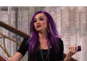 Peyton List’s Purple Hair — New Hue For ‘jessie’ Episode