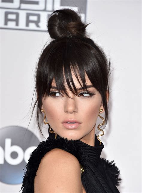 Kendall Jenner Shows Up To The 2015 Amas With Bangs Rocks The Heck Out