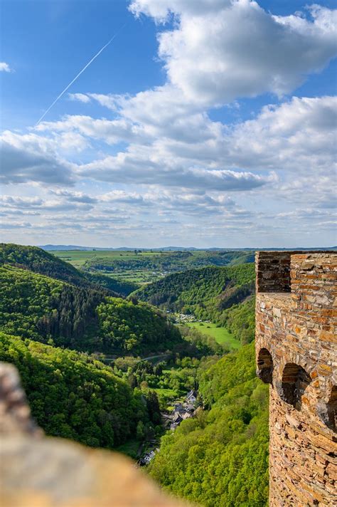 castle view  hunsrueck region germany    ehrenburg brodenbach  photo