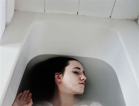 Pin By Sophie Moore On Bath Tub Mirror Selfie Tub Selfie