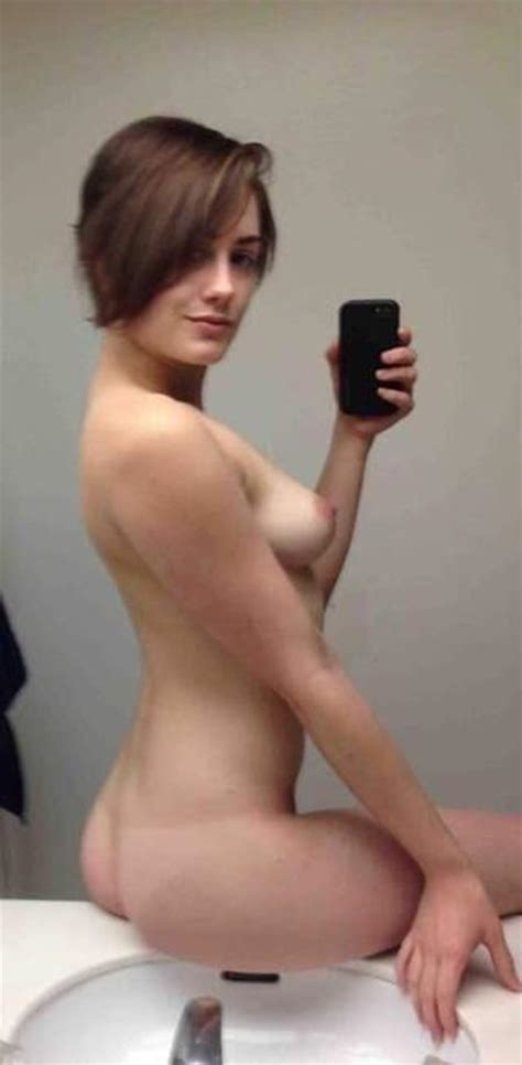 short haired beauty with amazing body naked selfie