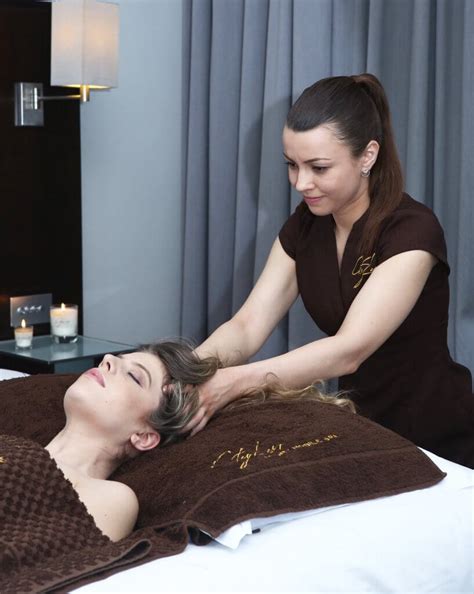 sarah mobile massage therapist with citylux massage in