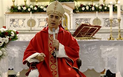 catholic church bishop  christmas  tells kids  sicily