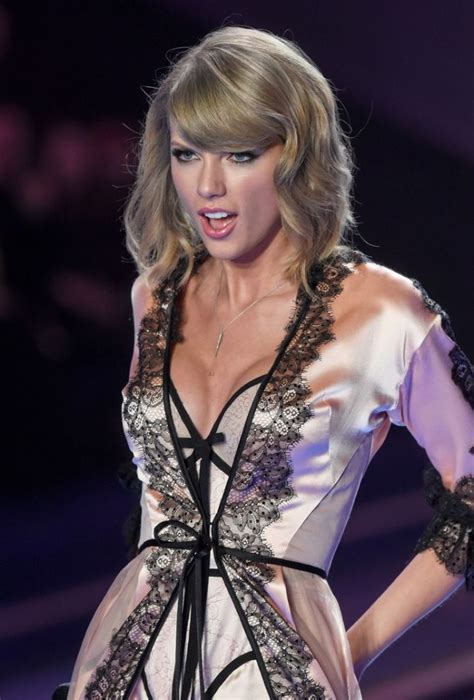 which of taylor swift s victoria secret fashion show