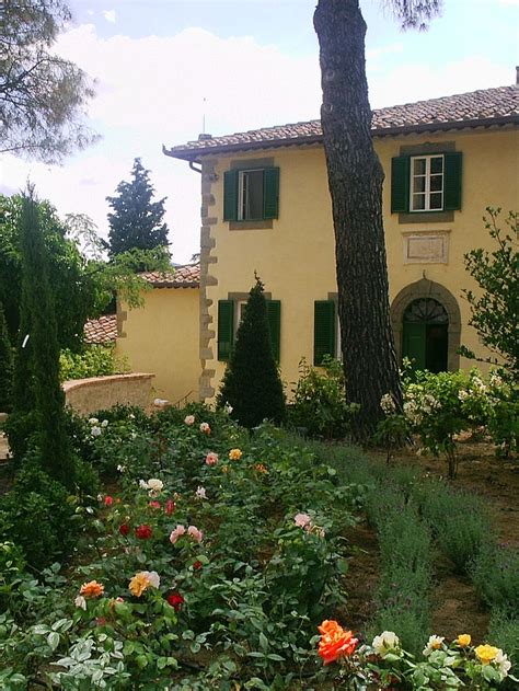 villa laura tuscany cortona tuscan garden cortona