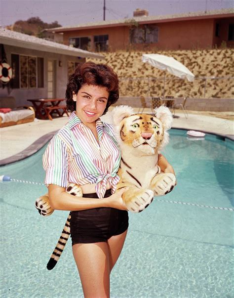 Annette Funicello Beloved Mouseketeer Dies At 70
