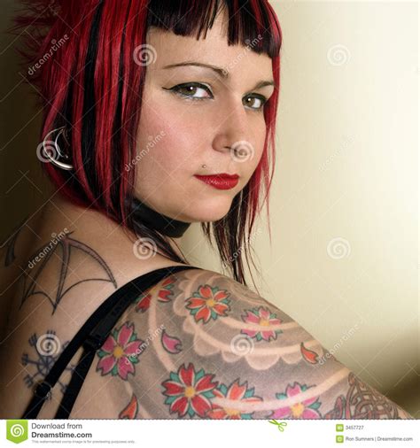 Bella Ragazza Del Goth Del Tatuaggio Fotografia Stock