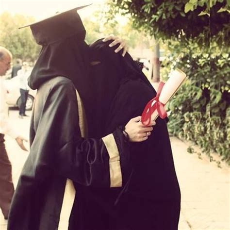 niqabi graduate kissing her mom hijab fashion muslim hijab niqab fashion