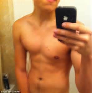 Disney Star Dylan Sprouse Takes Nude Photos Guyspy