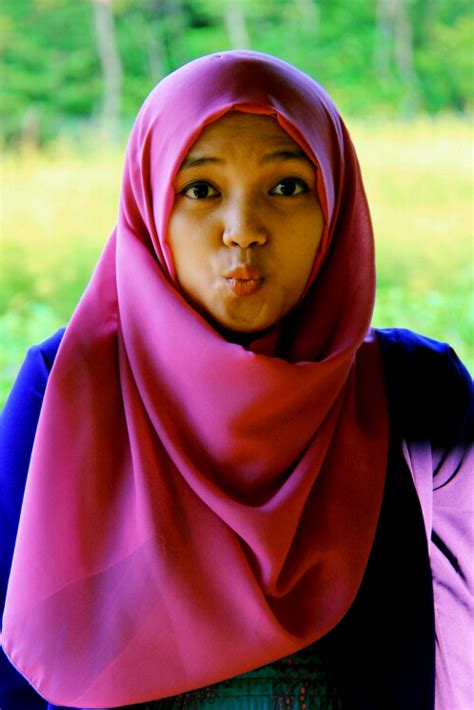 Kumpulan Foto Cewek Igo Dan Mahasiswi Pakai Hijab Merah