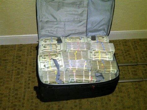 Man Caught Carrying Almost 1 Million In Cash Walks Away Unpunished