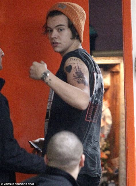 One Direction S Harry Styles Shows Off Another New Inking