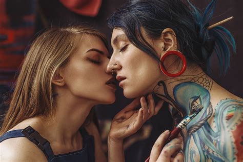 wallpaper model lesbians kissing two women closed eyes 1920x1282