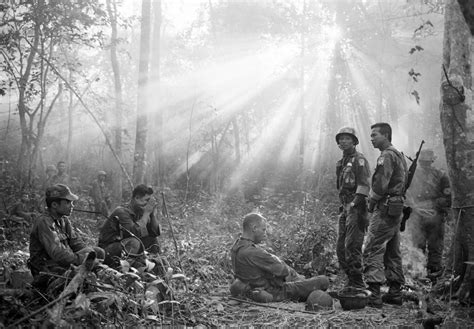 vietnam the real war in pictures art and design the