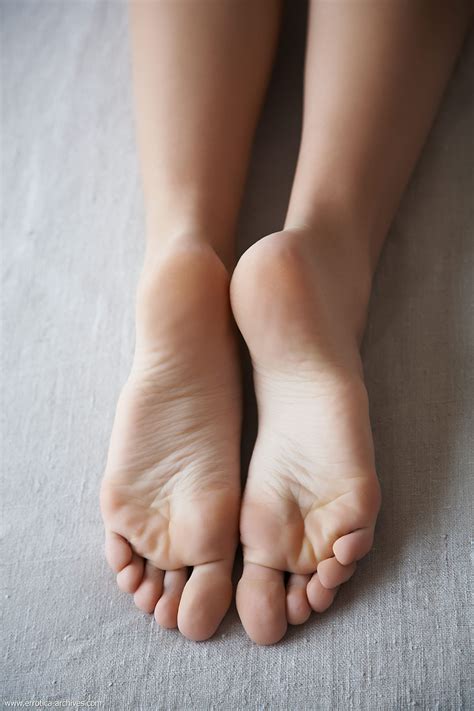 pin  luis moreno  pies piernas pinterest sexy feet legs  barefoot girls