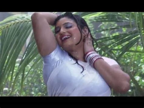barsaat mein hot song in rain hathiyaar bhojpuri movie