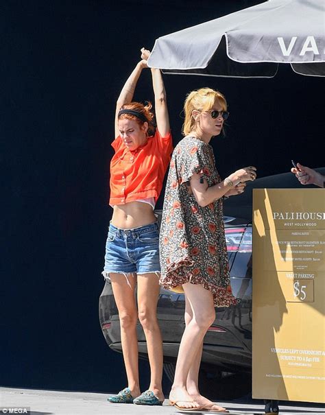 Tallulah Willis Flashes Her Tummy While Grabbing Lunch With Sister