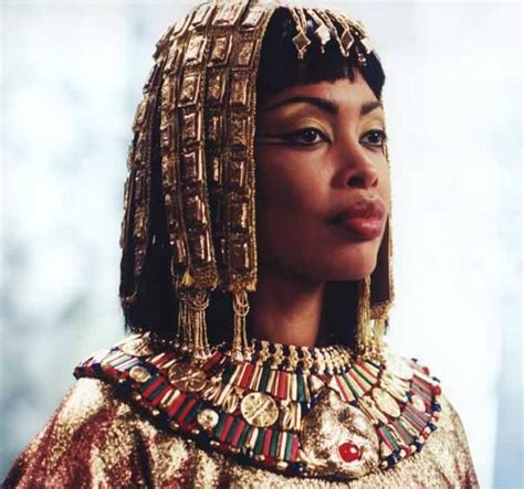 shame hollywood still portrays cleopatra as a white woman