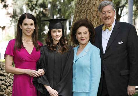 gilmore girls revival confirmed original cast returning chicago tribune