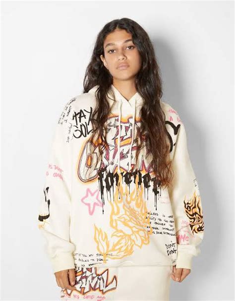 bershka printed graffiti hoodie net fesyen wanita pakaian wanita lainnya  carousell