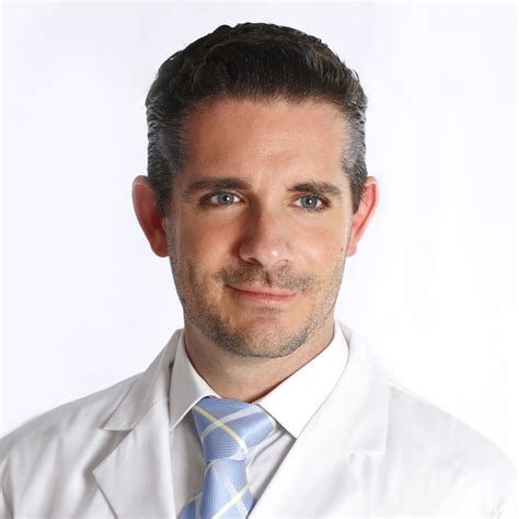 dr juan martinez gutierrez oftalmologo en malaga doctuo