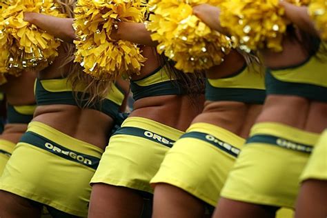 Are The University Of Oregon S Cheerleaders Too Hot [video]