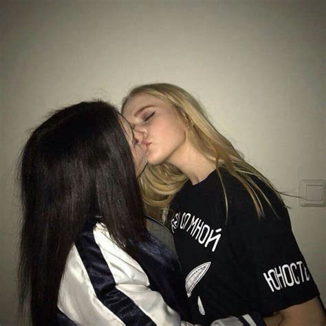 Pin On Kissing Girls