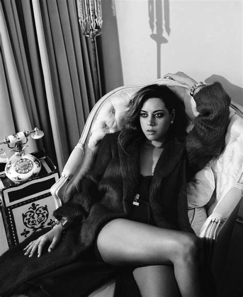 Sexy 80 Photoes Of Aubrey Plaza Smoking And Sexing The