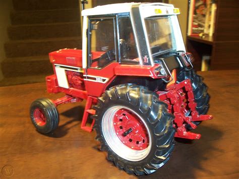 ertl precision key ih international harvester   scale toy tractor model