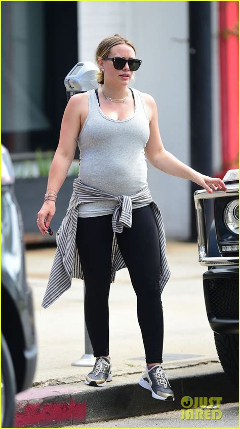 pregnant hilary duff braves the heatwave for a workout photo 4111547