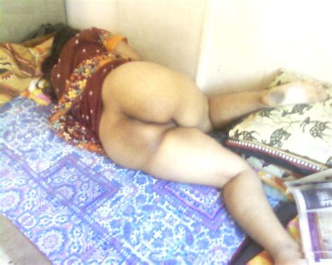 moti bhabhi on bed