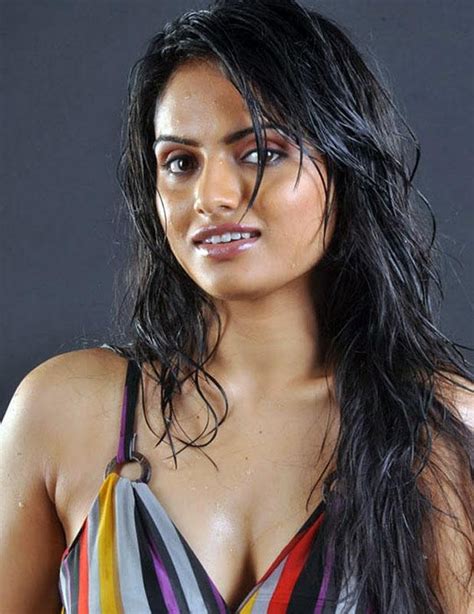 ritu kaur hot hot bikini pics 2020 actress nude photos kamapisachi