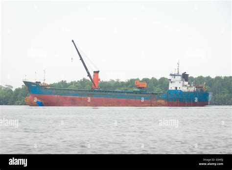 indonesia kalimantan borneo kotawaringin barat cargo ship   port  kotawaringin barat