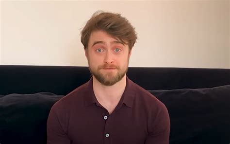 daniel radcliff reads harry potter   delighted fans
