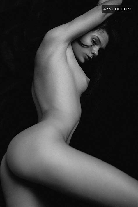 marta gromova fully naked to a dark room in a new black
