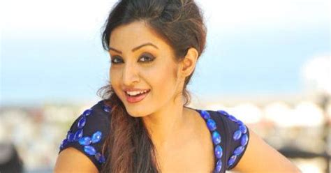 hot actress photos net kaushalya madhavi tv presenters hot photos 01