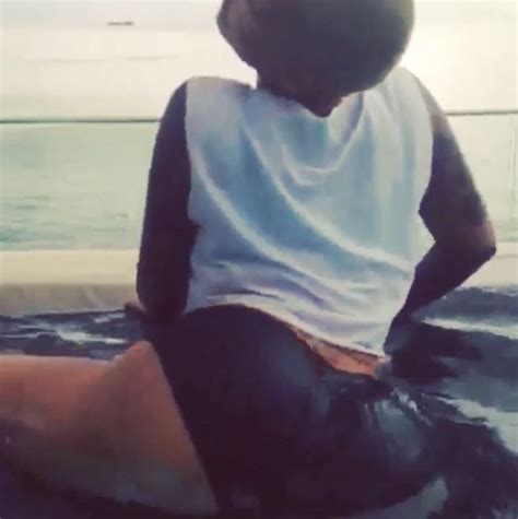 Amber Rose Sets Pulses Racing With Insanely Sexy Twerking